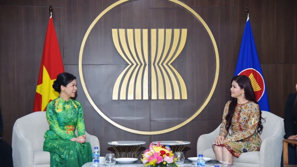 General Secretary To Lam’s Spouse engages in diplomacy, charity in Indonesia