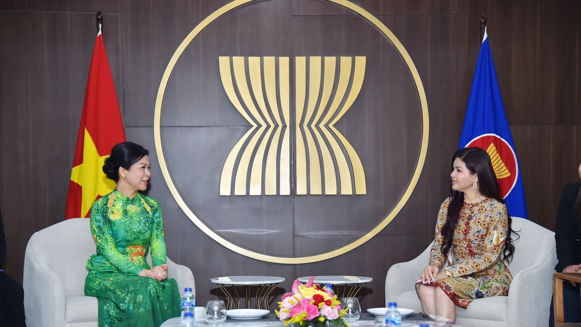 General Secretary To Lam’s Spouse engages in diplomacy, charity in Indonesia