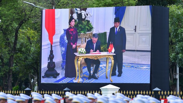 Vietnam, Indonesia leaders hold talks, elevating ties to comprehensive strategic partnership