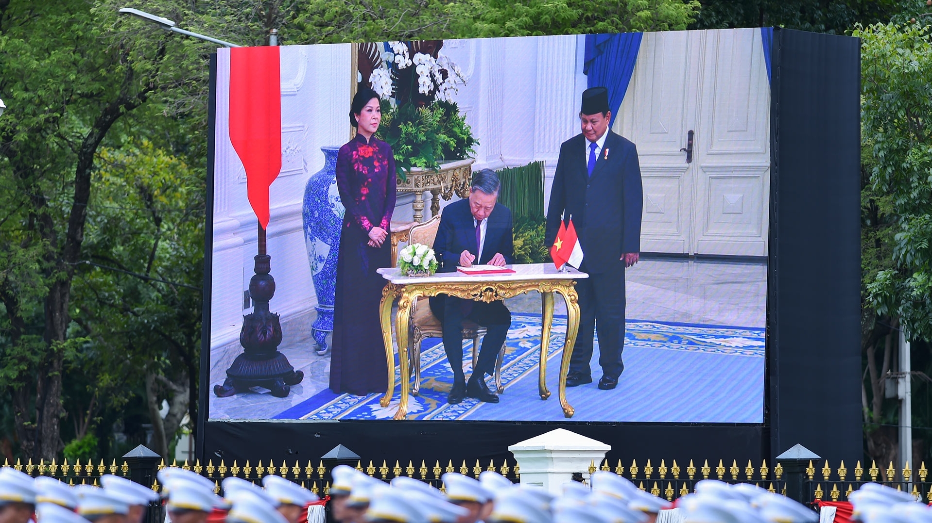 Vietnam, Indonesia leaders hold talks, elevating ties to comprehensive strategic partnership