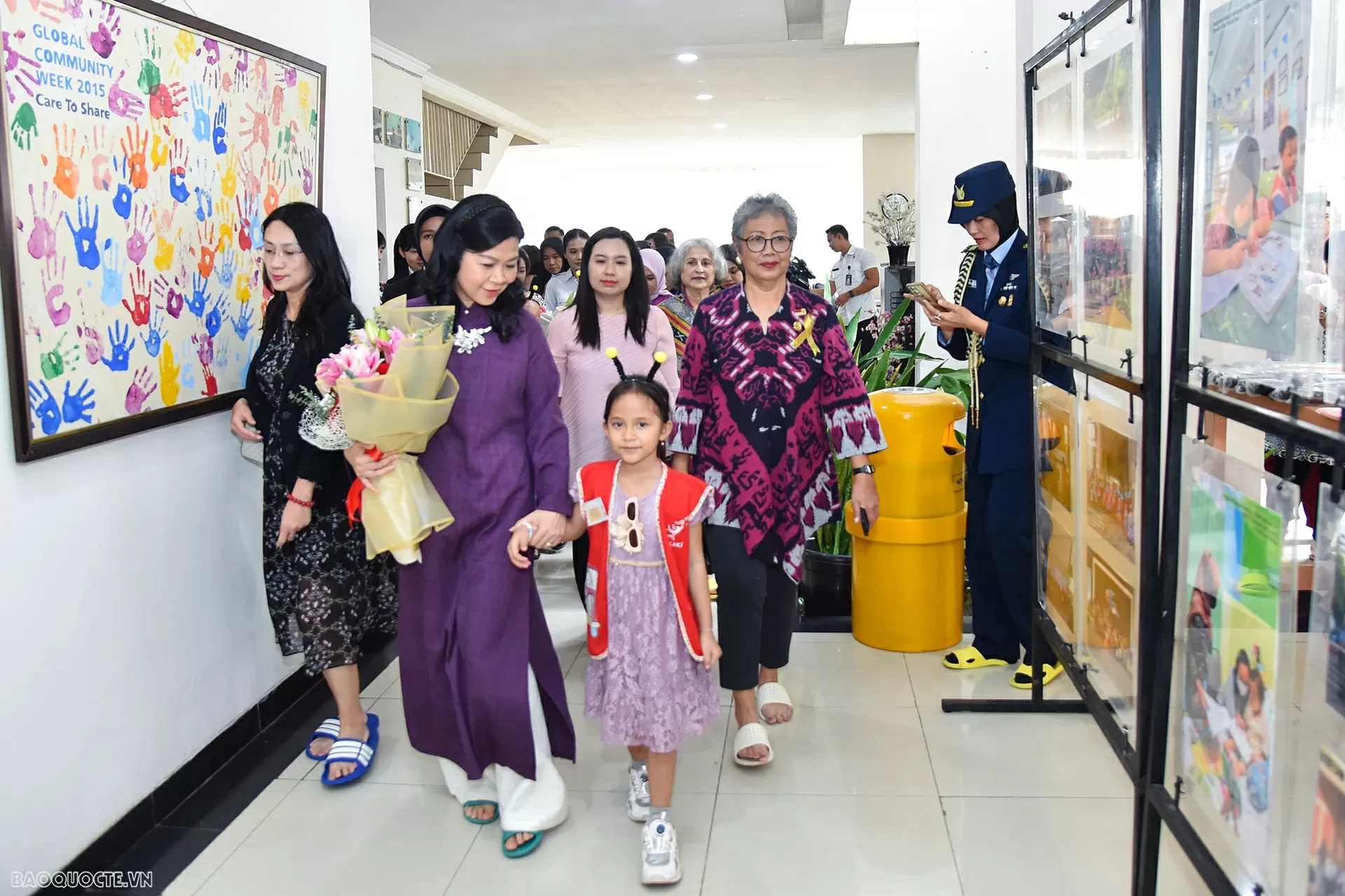 General Secretary To Lam’s Spouse engages in diplomacy, charity in Indonesia