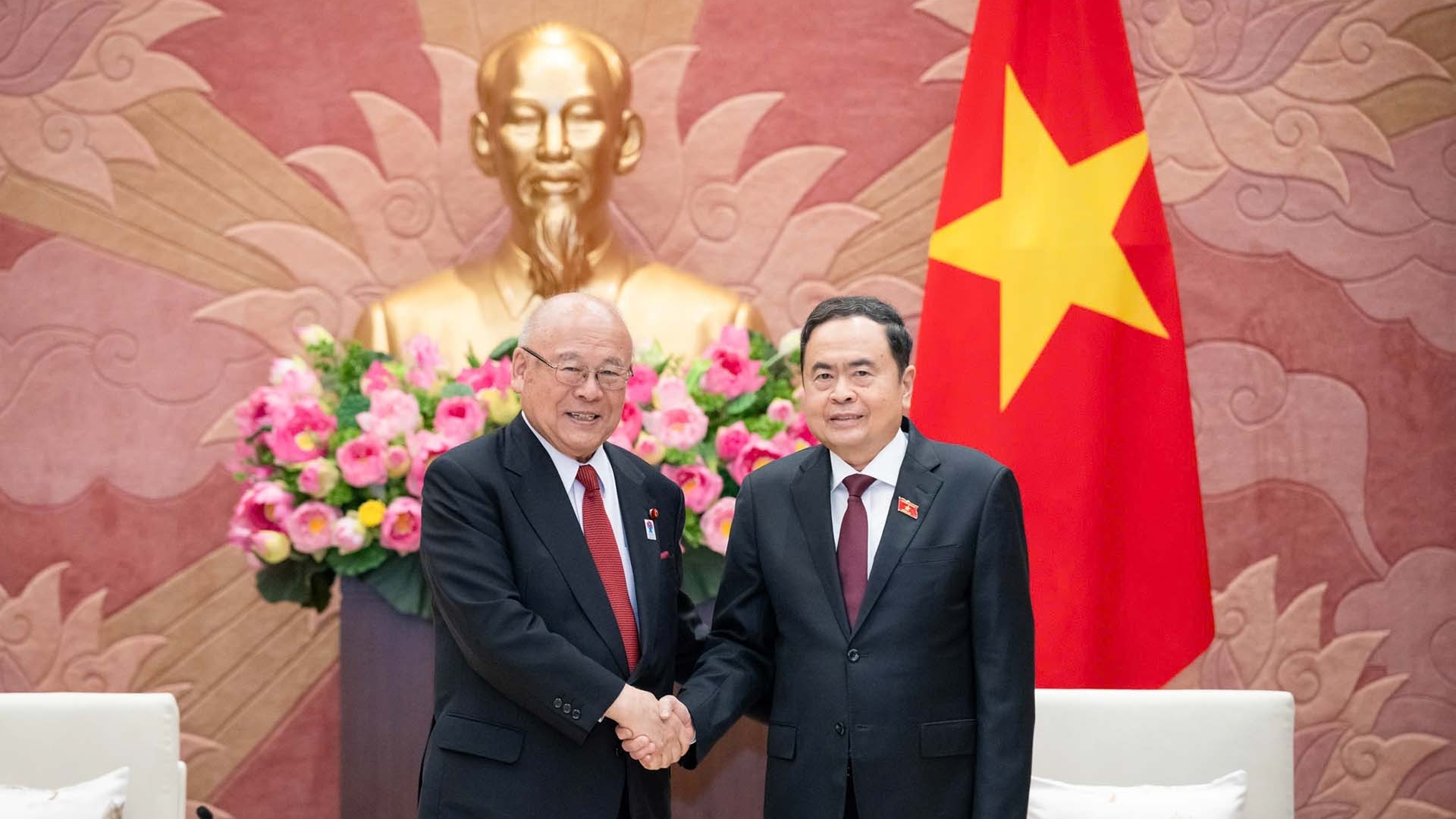 NA Chairman Tran Thanh Man welcomes Special Advisor of Japan-Vietnam Parliamentary Friendship Alliance