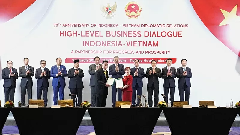 Representatives of TTC AgriS and Sungai Budi Group at the signing ceremony of the Vietnam - Indonesia agricultural economic development cooperation agreement on March 10, 2025, witnessed by Vietnamese Party General Secretary - H.E. To Lam and Ministers of the two  countries
