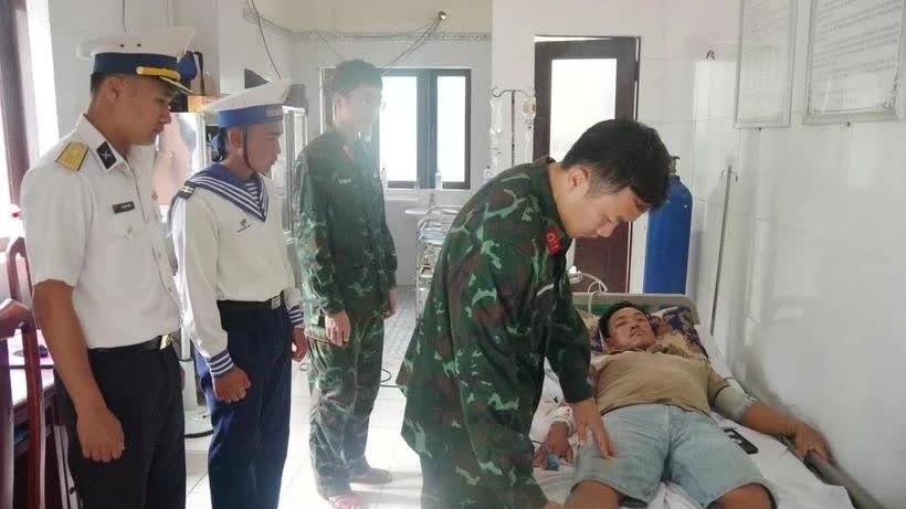 Injured fishermen saved at sea off Truong Sa, Ca Mau waters