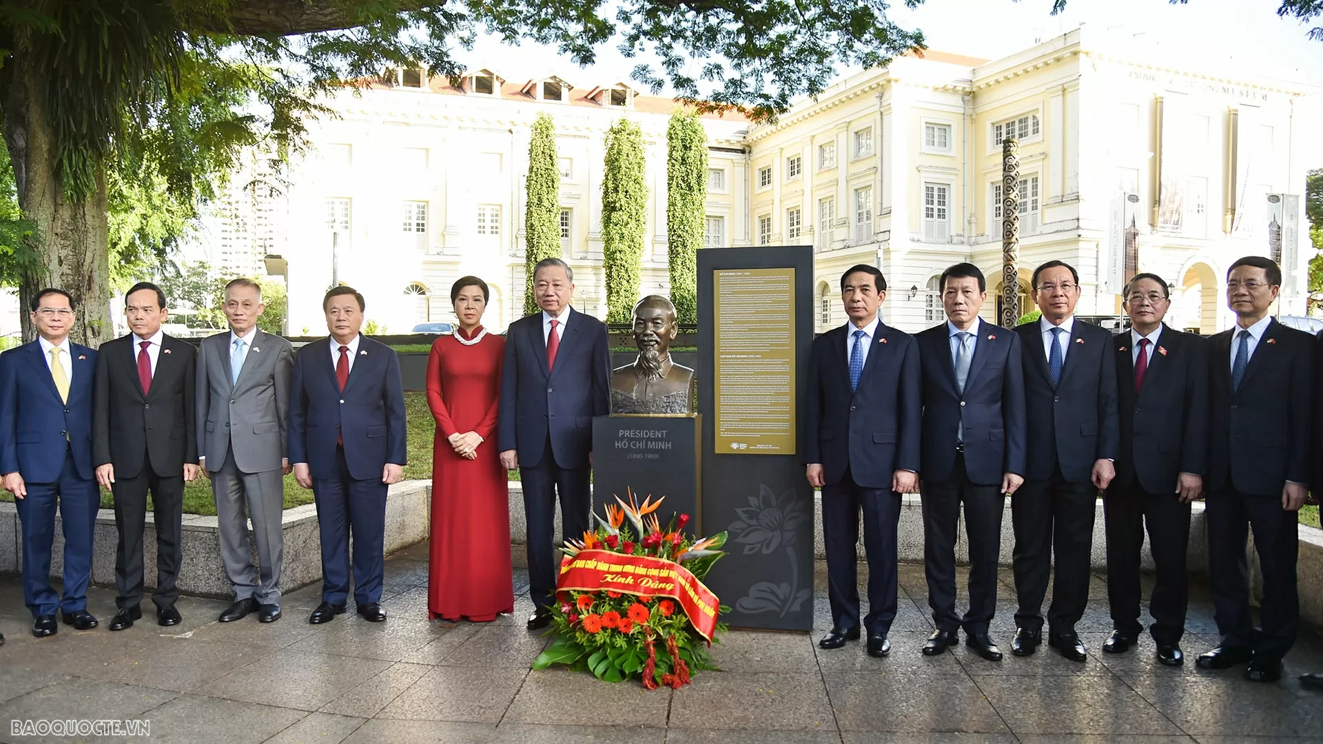 General Secretary To Lam offers flowers in tribute to President Ho Chi Minh in Singapore General Secretary To Lam offers flowers in tribute to President Ho Chi Minh in Singapore