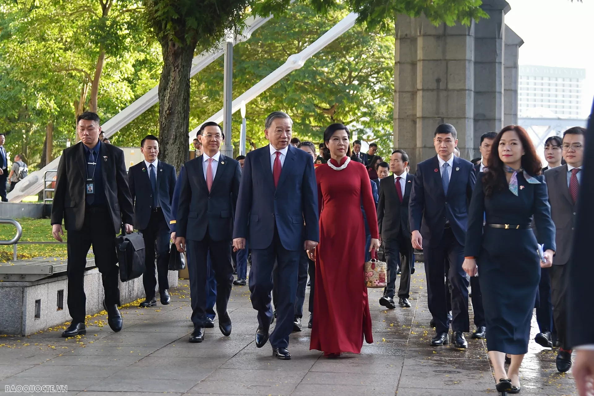 General Secretary To Lam offers flowers in tribute to President Ho Chi Minh in Singapore General Secretary To Lam offers flowers in tribute to President Ho Chi Minh in Singapore
