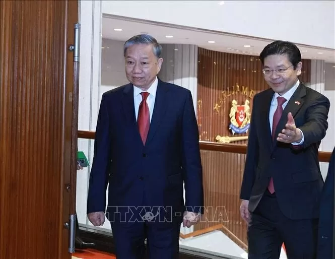 Vietnam, Singapore leaders hold talks to upgrade bilateral ties to Comprehensive Strategic Partnership