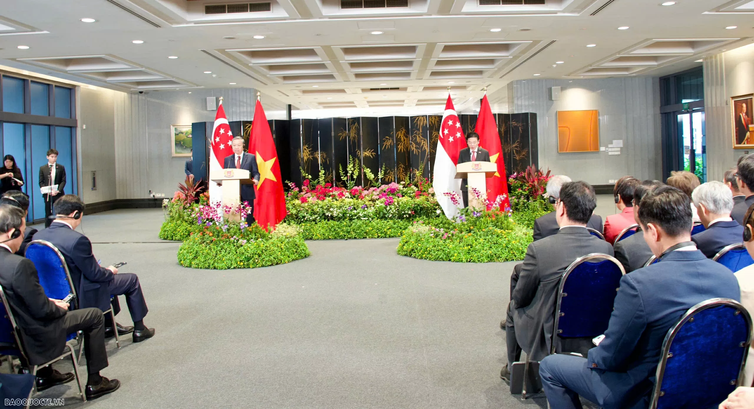 Vietnam, Singapore leaders hold press briefing on outcomes of talks Vietnam, Singapore leaders hold press briefing on outcomes of talks