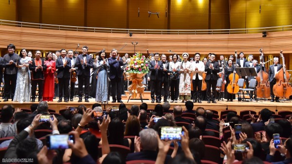 General Secretary To Lam and Spouse attend concert at Yong Siew Toh Conservatory of Music