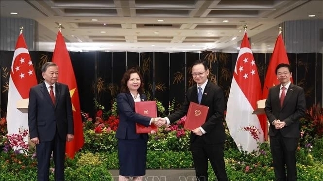 State Securities Commission of Vietnam, Monetary Authority of Singapore strengthen cooperation