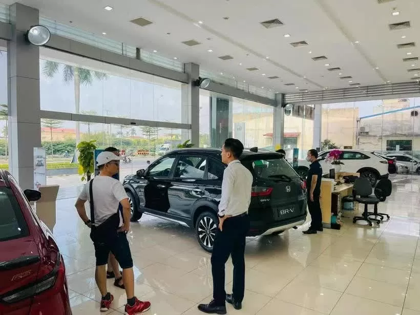 Vietnam’s auto market surges in February, VinFast leads sales Vietnam’s auto market surges in February, VinFast leads sales