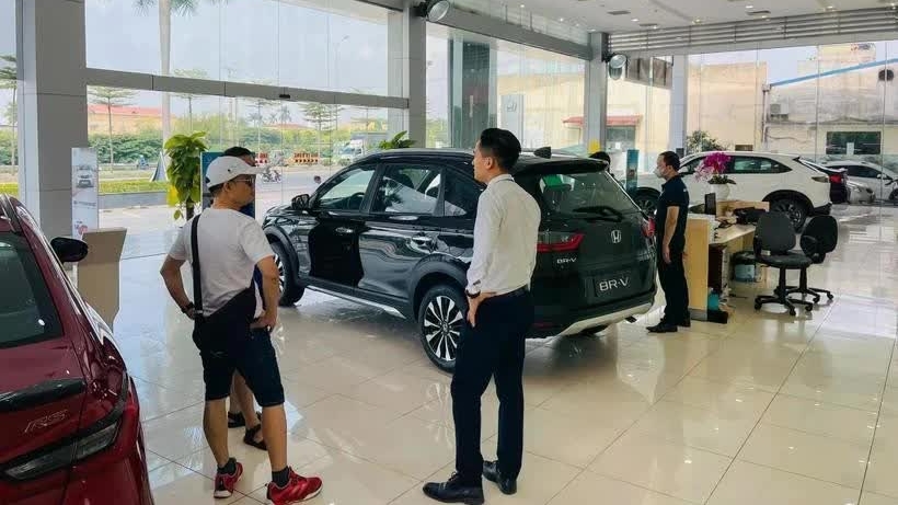 Vietnam’s automotive market rises in February with VinFast leads sales