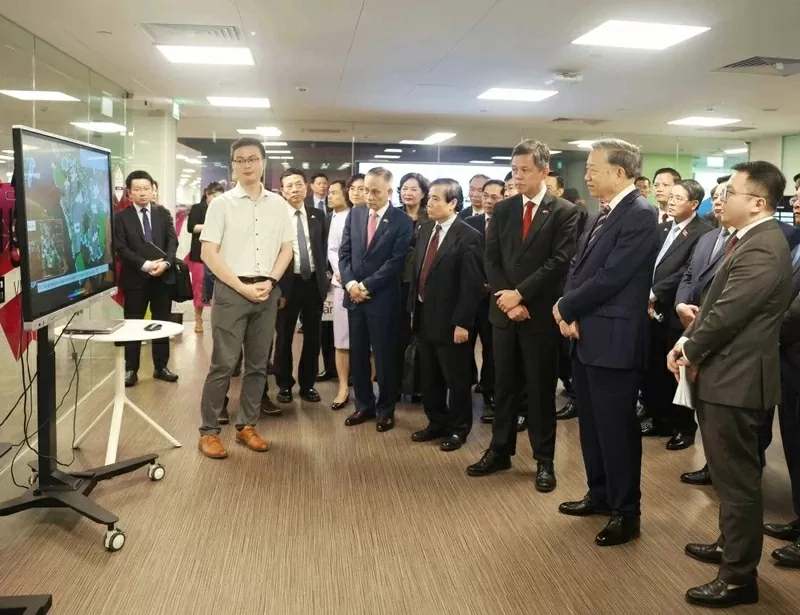 General Secretary To Lam visits Singapore’s Pasir Panjang Container Terminal