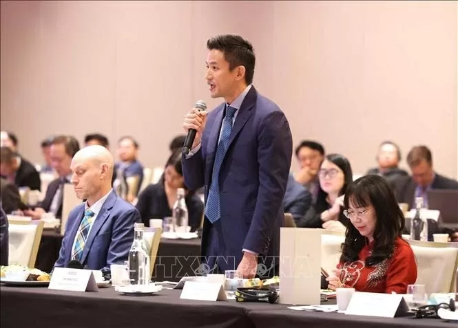 General Secretary To Lam attends Vietnam - Singapore business roundtable