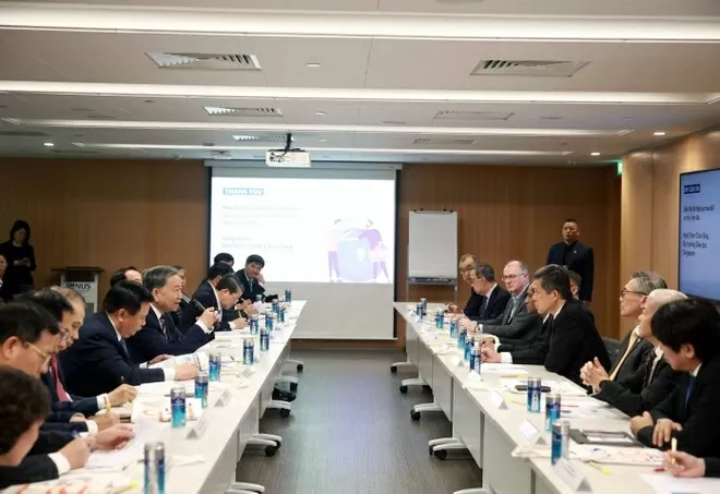 General Secretary To Lam visits Singapore’s Pasir Panjang Container Terminal