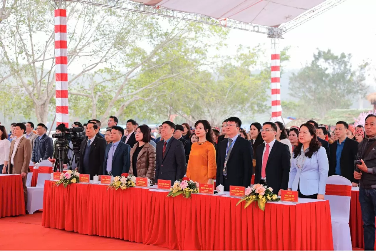 Ngày 28/2 -1/3, tại Khu bảo tồn văn hóa người Dao Thanh Y, xã Bằng Cả, TP Hạ Long, tổ chức hội làng gắn với Lễ công bố Di sản văn hoá phi vật thể quốc gia Lễ cấp sắc người Dao, Lễ mừng cơm mới người Tày, lễ đón nhận Bằng công nhận xã đạt chuẩn Nông thôn mới nâng cao. Ngày 28/2 -1/3, tại Khu bảo tồn văn hóa người Dao Thanh Y, xã Bằng Cả, TP Hạ Long, tổ chức hội làng gắn với Lễ công bố Di sản văn hoá phi vật thể quốc gia Lễ cấp sắc người Dao, Lễ mừng cơm mới người Tày, lễ đón nhận Bằng công nhận xã đạt chuẩn Nông thôn m