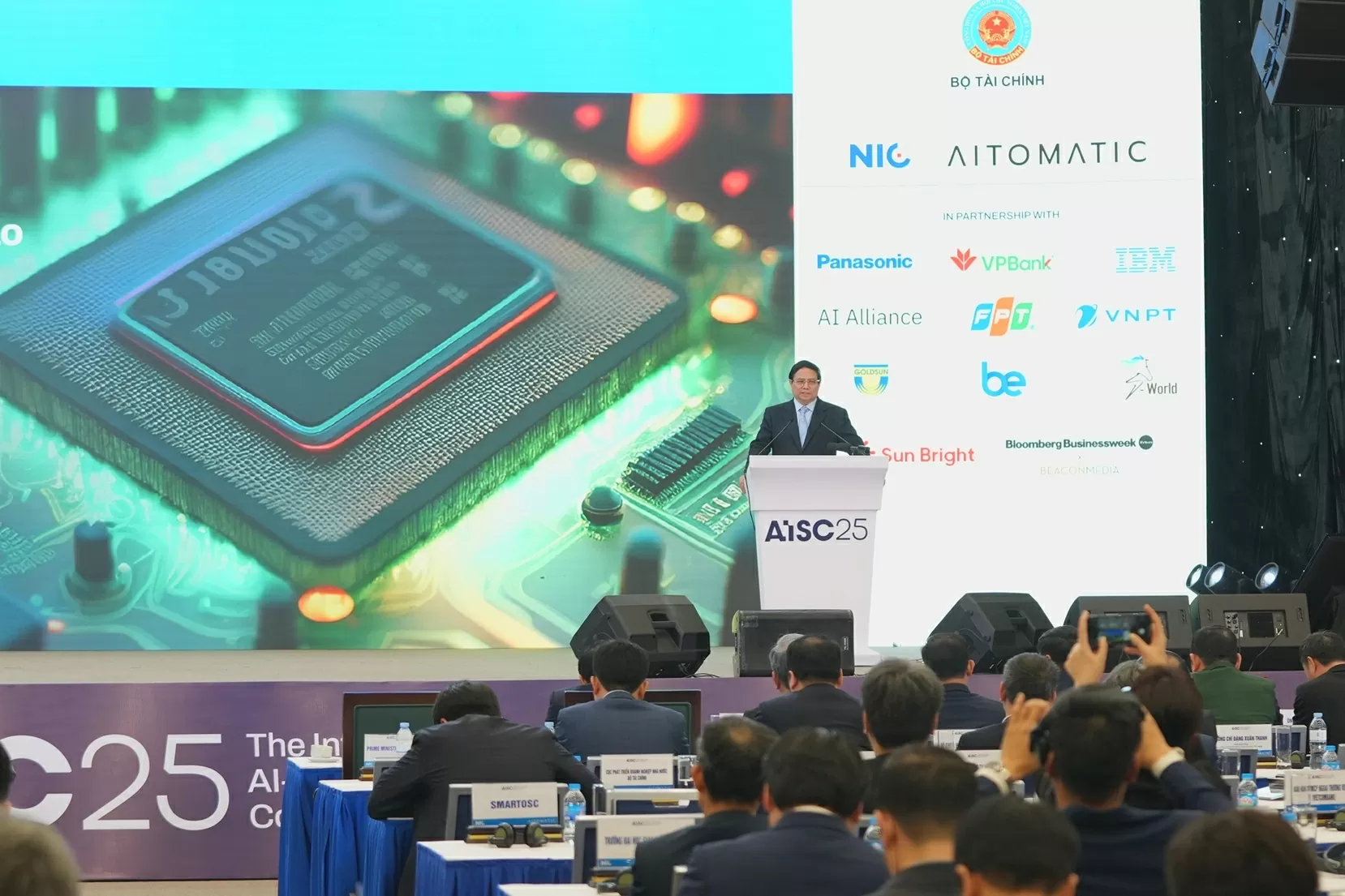 PM Pham Minh Chinh urges global partners to support Vietnam's AI, semiconductor development