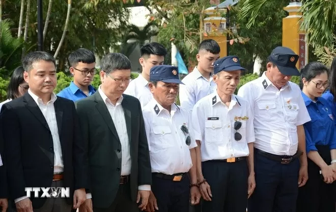 Solemn ceremony held in Da Nang to commemorate 64 fallen naval officers, soldiers at Gac Ma Reef Solemn ceremony held in Da Nang to commemorate 64 fallen naval officers, soldiers at Gac Ma Reef