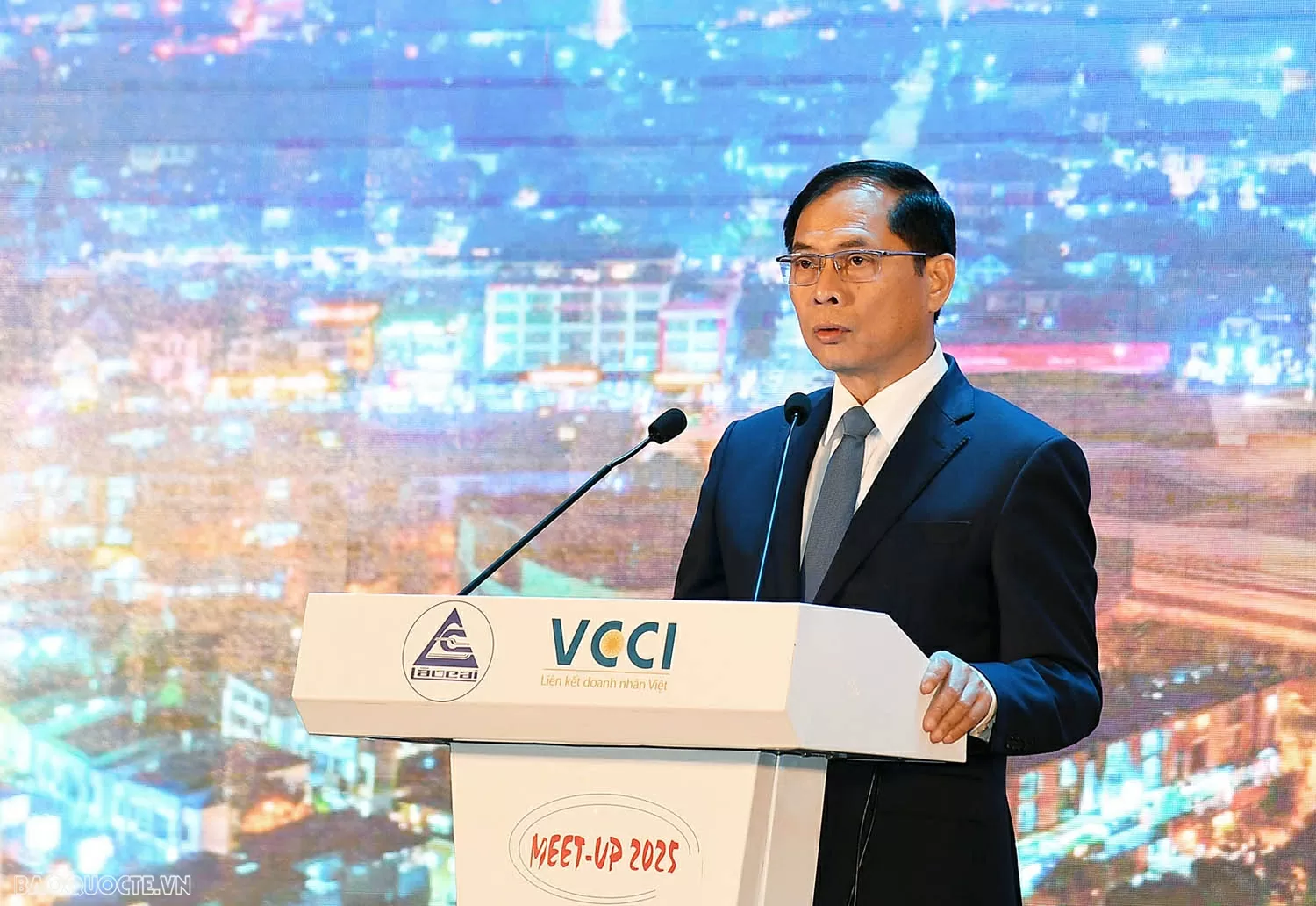 Lao Cai aims to become trade hub bridging Vietnam, ASEAN with southwest China Lao Cai aims to become trade hub bridging Vietnam, ASEAN with southwest China
