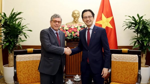 Deputy Foreign Minister Do Hung Viet hosts Brazilian Ambassador Marco Farani