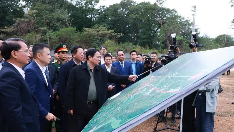PM Pham Minh Chinh inspects major projects in Vinh Phuc province
