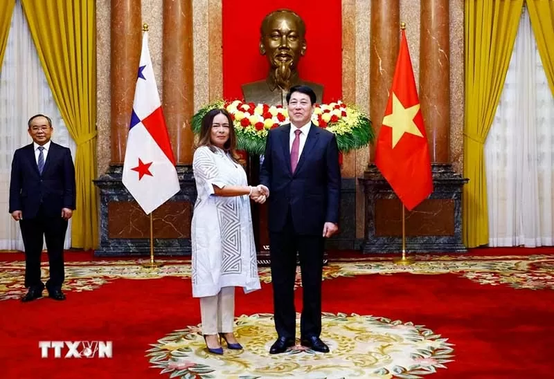 President Luong Cuong welcomes Ambassadors of Greece, Colombia, Panama, and six other non-resident Ambassadors President Luong Cuong welcomes Ambassadors of Greece, Colombia, Panama, and six other non-resident Ambassadors