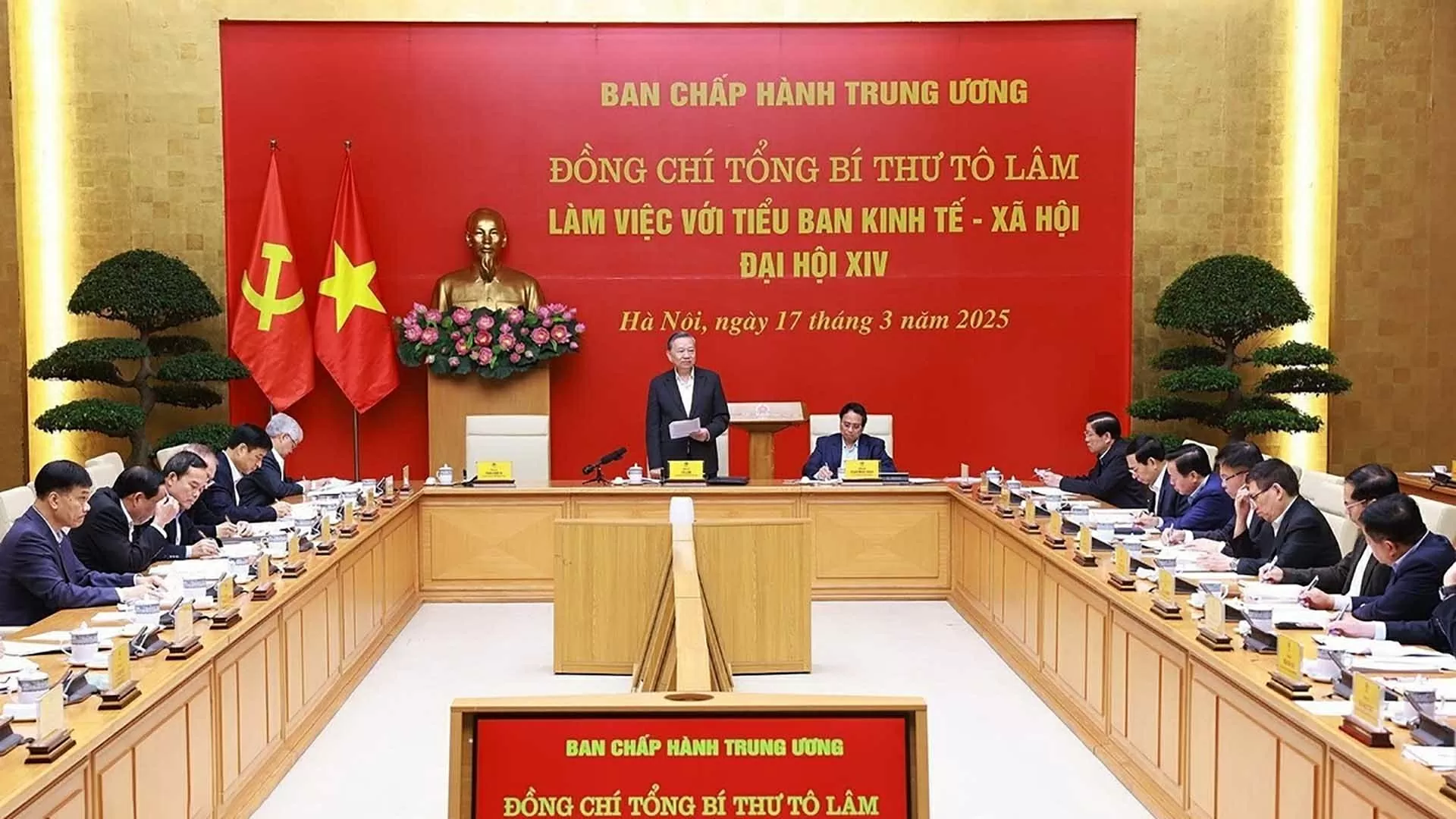 Party chief works with Socio-economic Subcommittee of the 14th National Party Congress