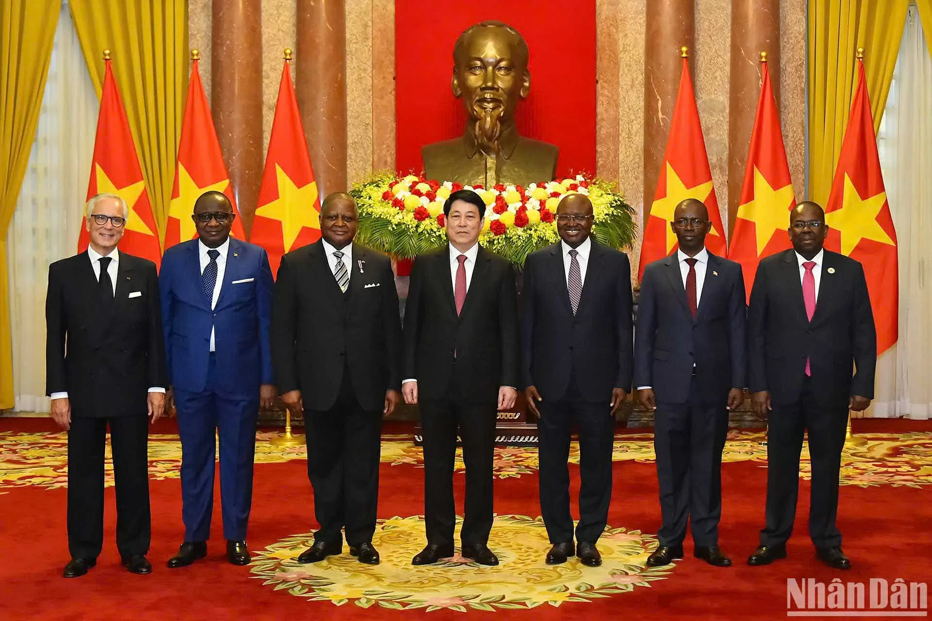 President Luong Cuong welcomes  Ambassadors of Greece, Colombia, Panama, and six other non-resident Ambassadors