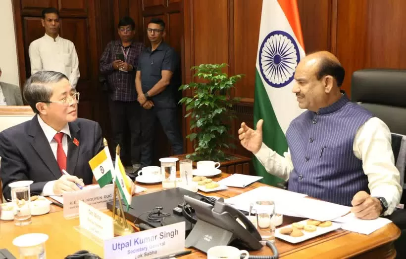 Vietnamese NA Vice Chairman meets with Indian Lok Sabha Speaker