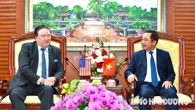 Hai Duong Party Secretary Tran Duc Thang receives U.S. Ambassador Marc E. Knapper