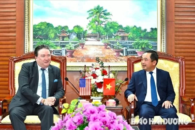 Hai Duong Party Secretary Tran Duc Thang receives U.S. Ambassador Marc E. Knapper