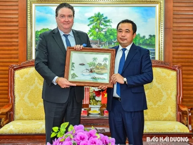 Hai Duong Party Secretary Tran Duc Thang receives U.S. Ambassador Marc E. Knapper Hai Duong Party Secretary Tran Duc Thang receives U.S. Ambassador Marc E. Knapper