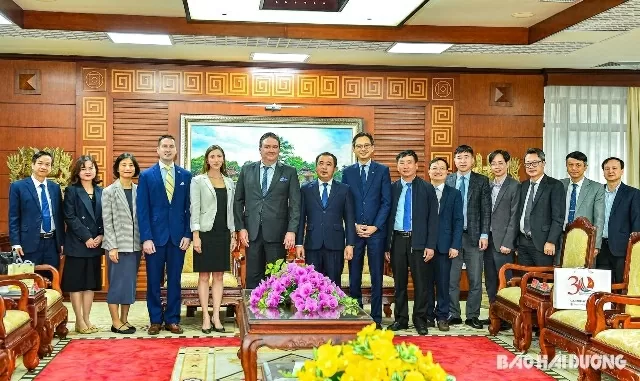 Hai Duong Party Secretary Tran Duc Thang receives U.S. Ambassador Marc E. Knapper Hai Duong Party Secretary Tran Duc Thang receives U.S. Ambassador Marc E. Knapper