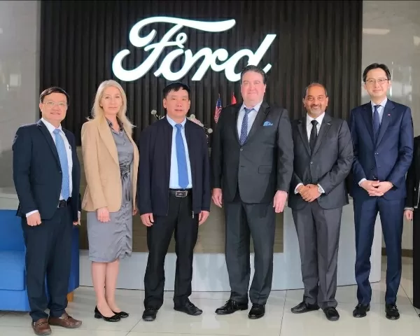 Hai Duong Party Secretary Tran Duc Thang receives U.S. Ambassador Marc E. Knapper Hai Duong Party Secretary Tran Duc Thang receives U.S. Ambassador Marc E. Knapper