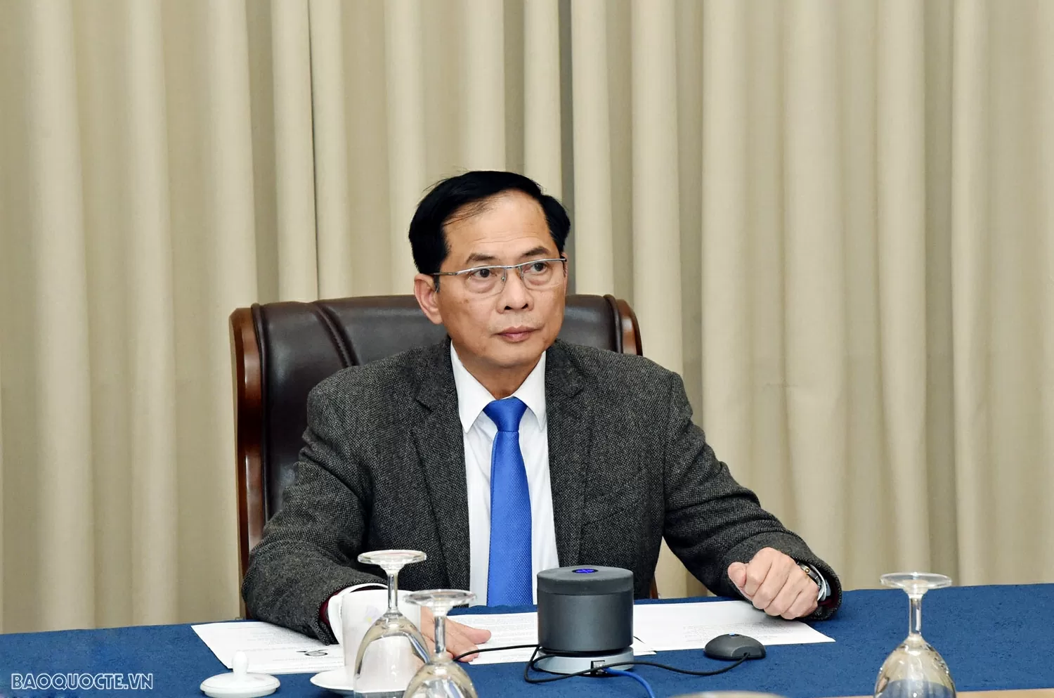 Phó Thủ tướng Chính phủ, Bộ trưởng Ngoại giao Bùi Thanh Sơn điện đàm với Bộ trưởng Ngoại giao Hàn Quốc Cho Tae Yul. Phó Thủ tướng Chính phủ, Bộ trưởng Ngoại giao Bùi Thanh Sơn điện đàm với Bộ trưởng Ngoại giao Hàn Quốc Cho Tae Yul.