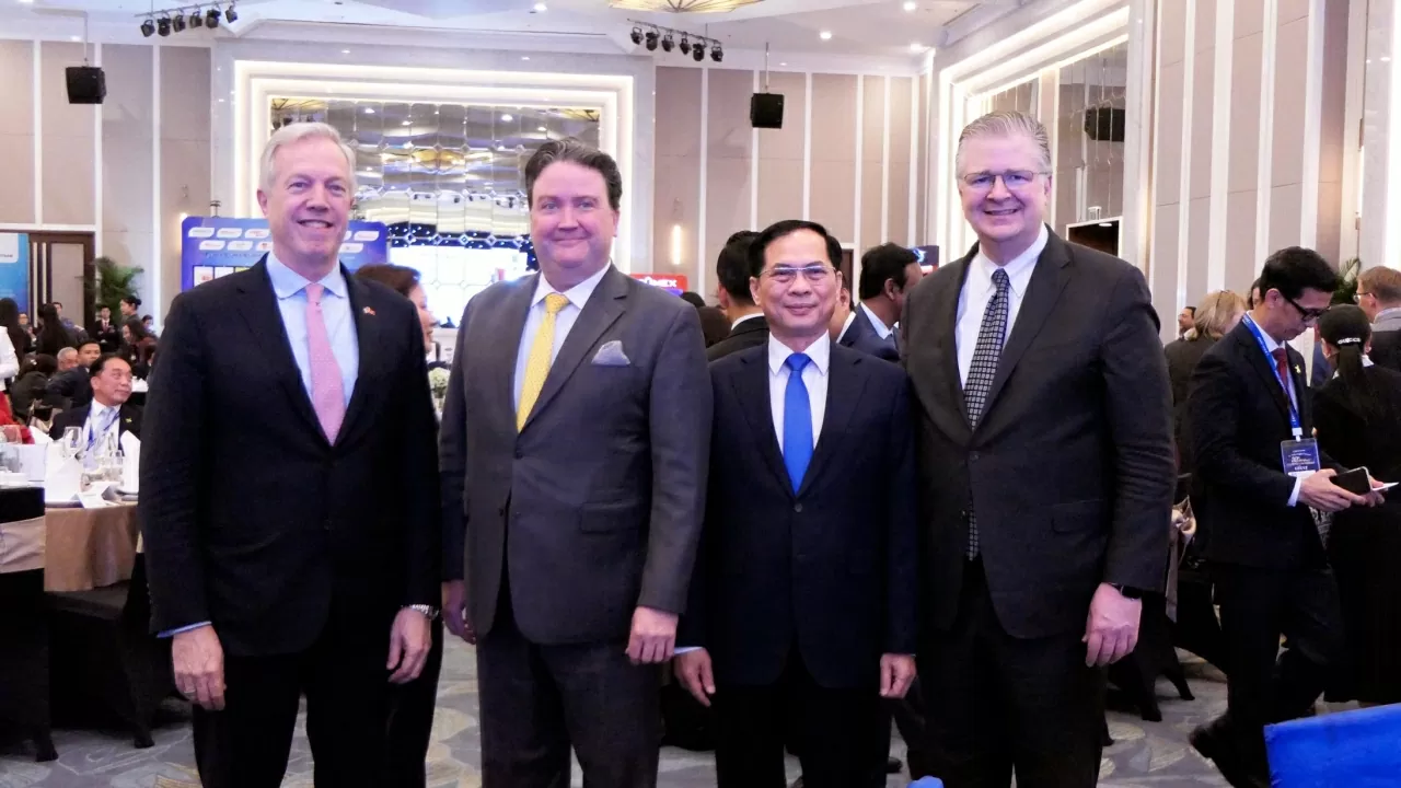 Gala Dinner celebrating 30th anniversary of Vietnam-U.S. relations: Enhancing Comprehensive Strategic Partnership Gala Dinner celebrating 30th anniversary of Vietnam-U.S. relations: Enhancing Comprehensive Strategic Partnership