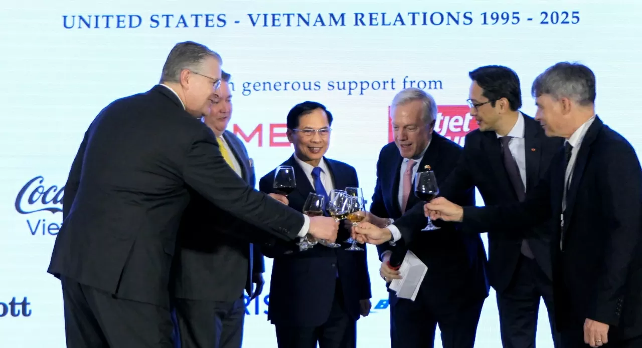 Gala Dinner celebrating 30th anniversary of Vietnam-U.S. relations: Enhancing Comprehensive Strategic Partnership Gala Dinner celebrating 30th anniversary of Vietnam-U.S. relations: Enhancing Comprehensive Strategic Partnership