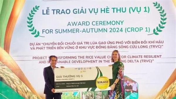 Enterprises rewarded with more than 3 billion VND for emissions reduction achievements