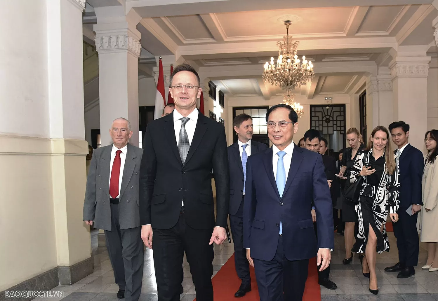 Deputy PM, FM Bui Thanh Son welcomes Hungarian Minister of Foreign Affairs and Trade Szijjártó Péter Deputy PM, FM Bui Thanh Son welcomes Hungarian Minister of Foreign Affairs and Trade Szijjártó Péter