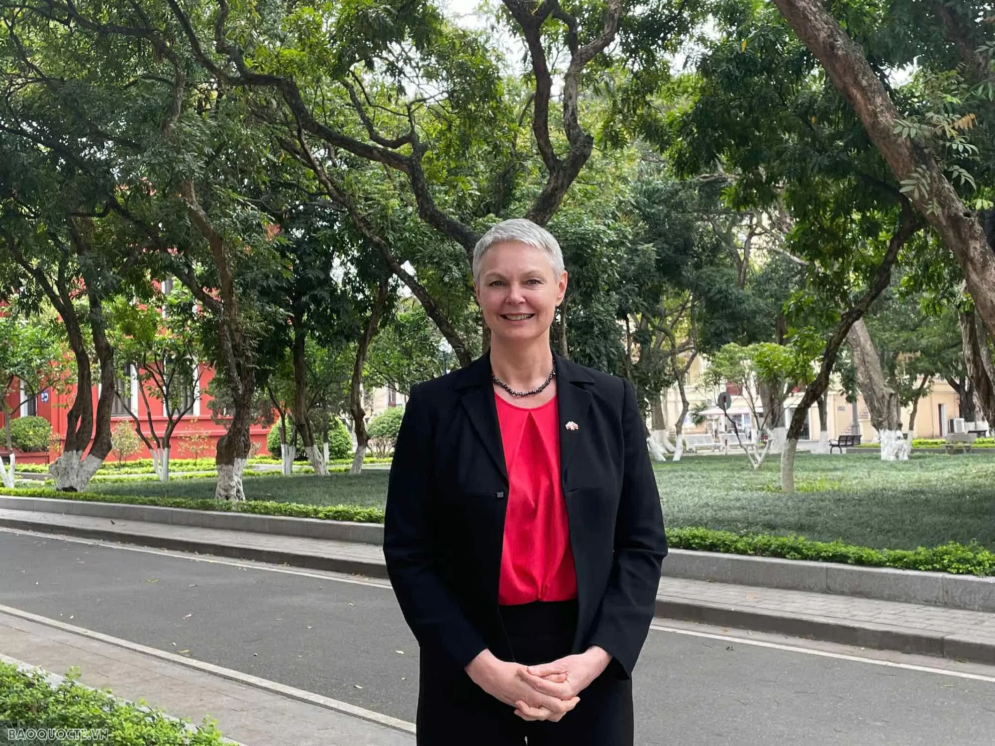 Đại sứ Na Uy tại Việt Nam Hilde Solbakken trả lời phỏng vấn báo Thế giới và Việt Nam bên lề tọa đàm ngày 18/3. (Ảnh: Minh Thư)