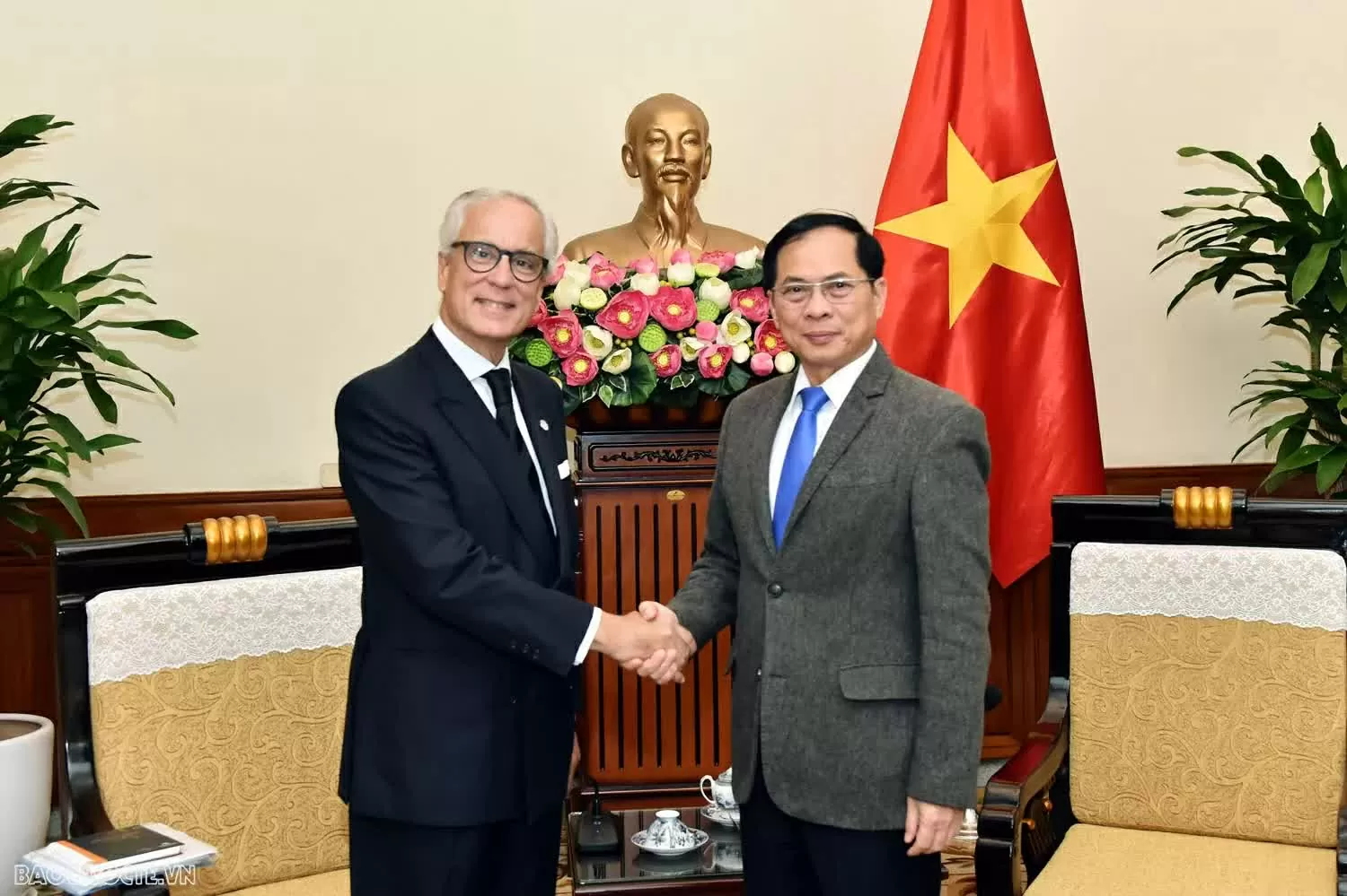 Deputy Prime Minister and Minister of Foreign Affairs Bui Thanh Son: Welcoming the Portuguese Government's decision to open an Embassy in Vietnam Deputy Prime Minister and Minister of Foreign Affairs Bui Thanh Son: Welcoming the Portuguese Government's decision to open an Embassy in Vietnam