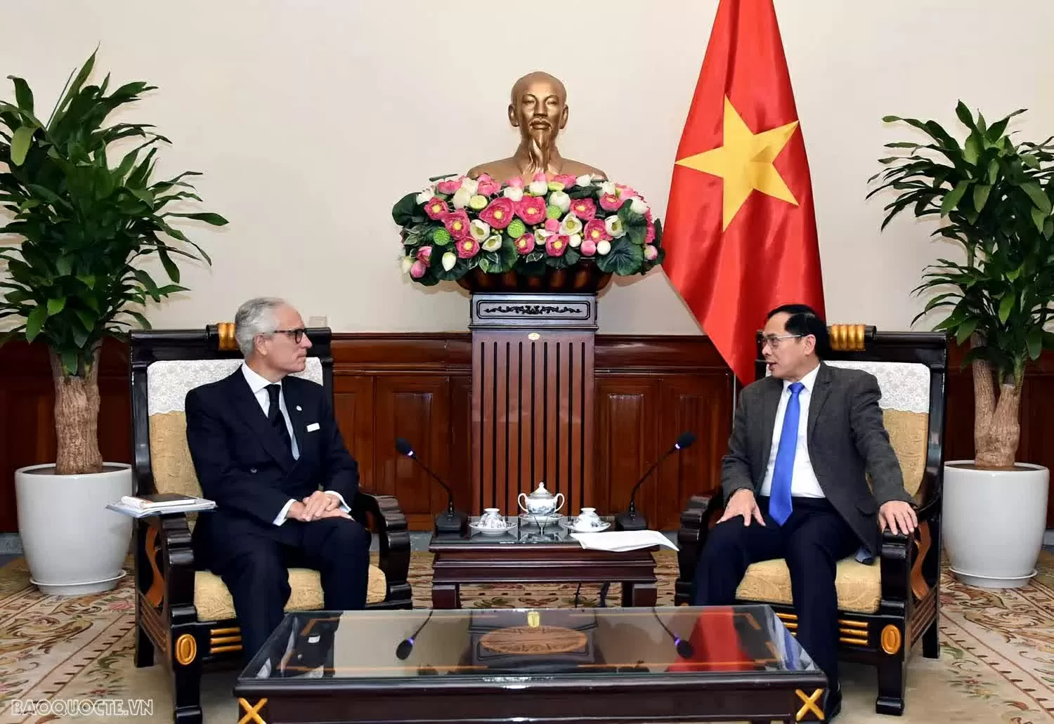 Deputy Prime Minister and Minister of Foreign Affairs Bui Thanh Son: Welcoming the Portuguese Government's decision to open an Embassy in Vietnam Deputy Prime Minister and Minister of Foreign Affairs Bui Thanh Son: Welcoming the Portuguese Government's decision to open an Embassy in Vietnam