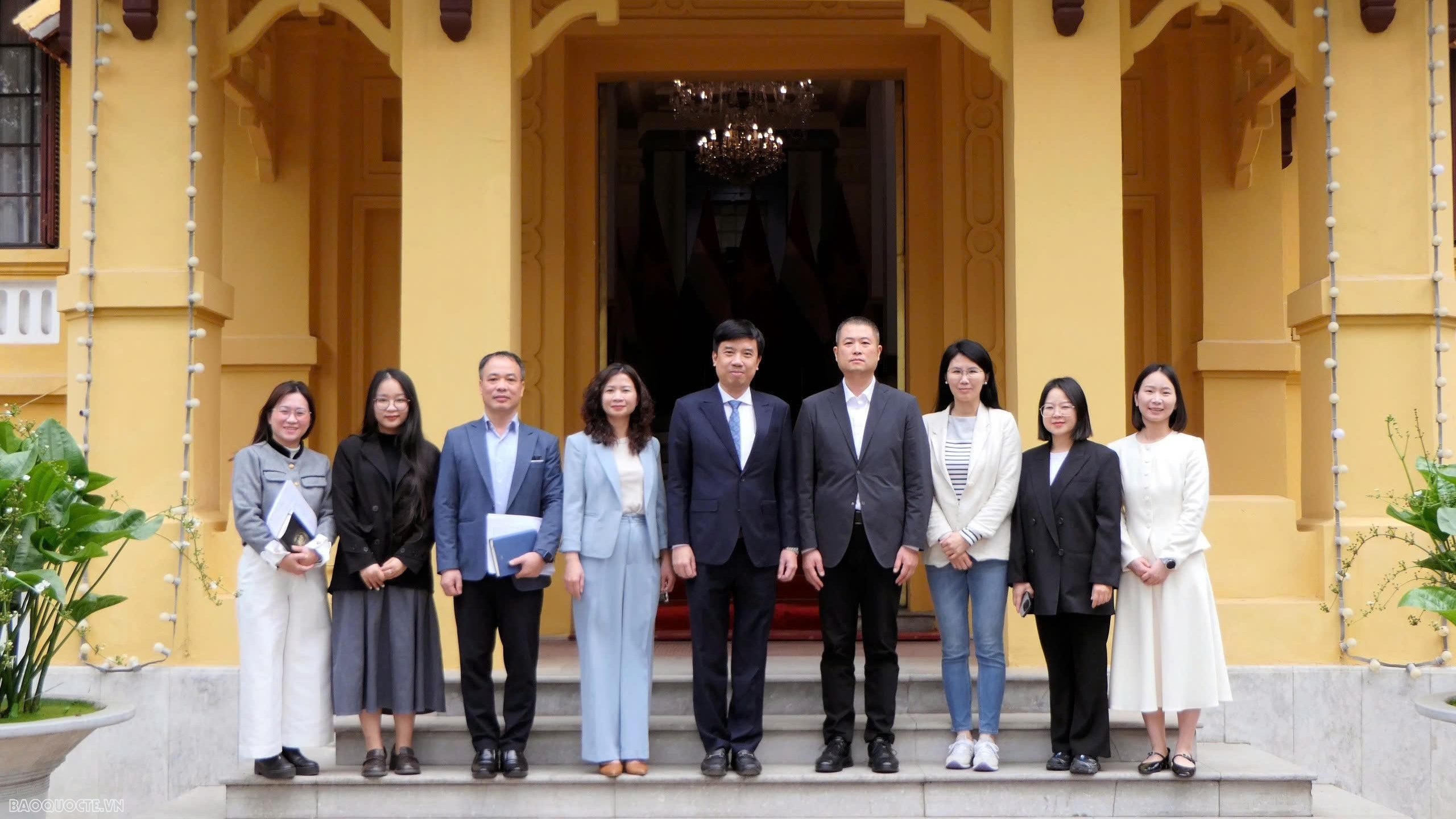 Strengthening cooperation between the World and Vietnam Report and Guangxi media