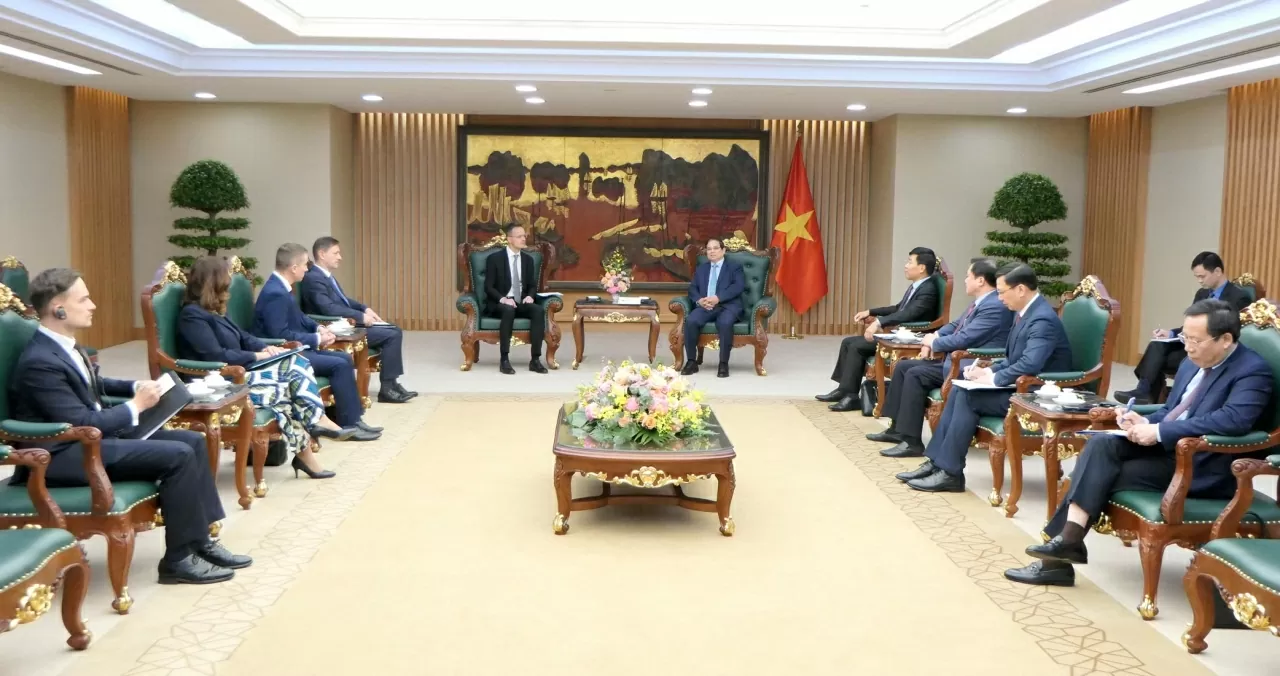 PM Pham Minh Chinh receives Hungarian Minister of Foreign Affairs and Trade Szijjártó Péter