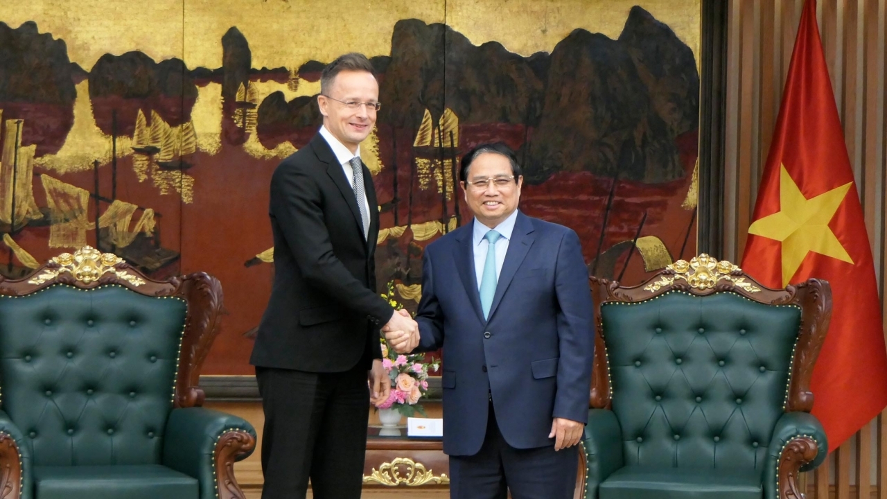 PM Pham Minh Chinh receives Hungarian Minister of Foreign Affairs and Trade Szijjártó Péter