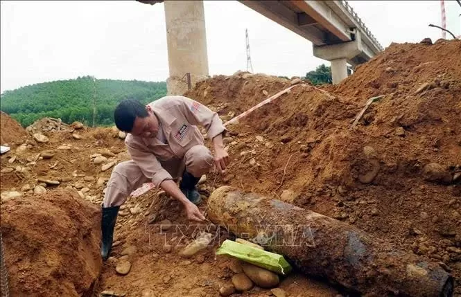 Wartime bombs safely handled in Quang Binh, Nghe An provinces Wartime bombs safely handled in Quang Binh, Nghe An provinces