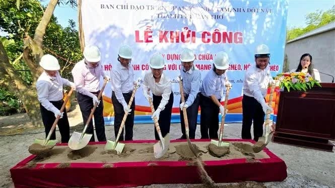 Can Tho city starts construction of new houses for poor people