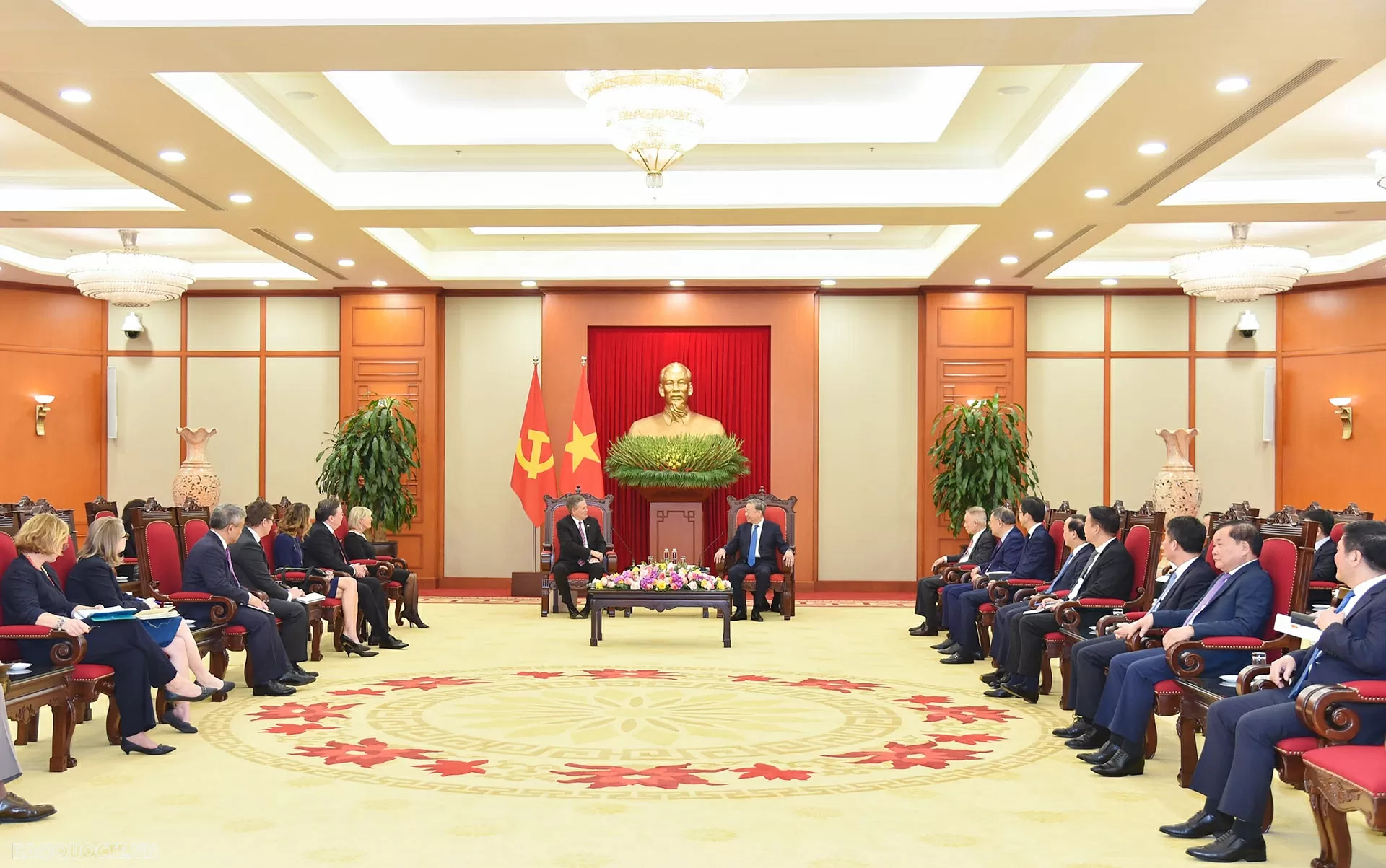 General Secretary To Lam receives US Senator Steven David Daines