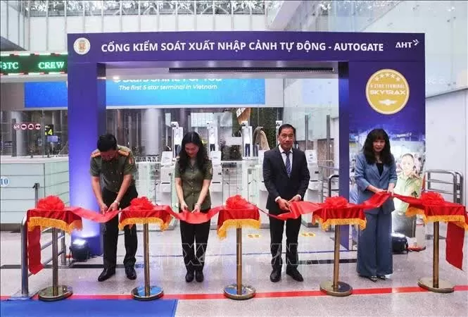 Automatic immigration gates officially put into operation at Da Nang airport Automatic immigration gates officially put into operation at Da Nang airport