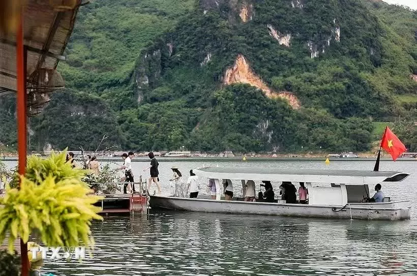 Hoa Binh boosts tourism economy through festivals
